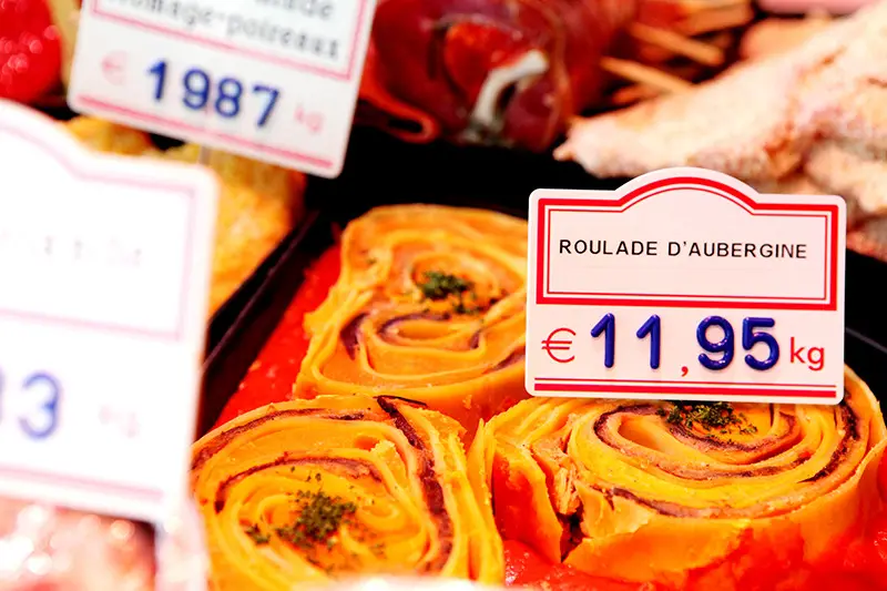 Rôtis ficelés au comptoir